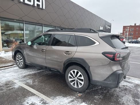 Used 2023 Subaru Outback Premium image 13