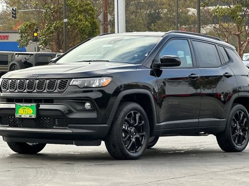 New 2026 Jeep Compass Latitude image 9