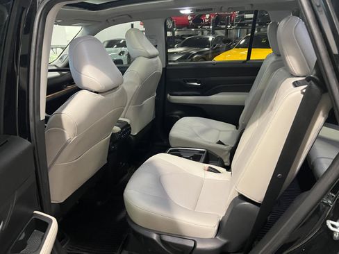 Used 2024 Toyota Grand Highlander Platinum AWD/4WD image 31