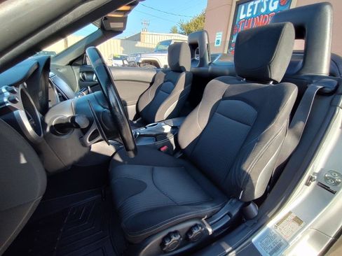 Used 2015 Nissan 370Z Roadster RWD image 17