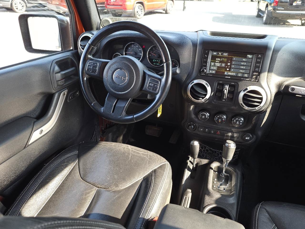 Used 2014 Jeep Wrangler Unlimited Sahara w/ Connectivity Group AWD/4WD image 19