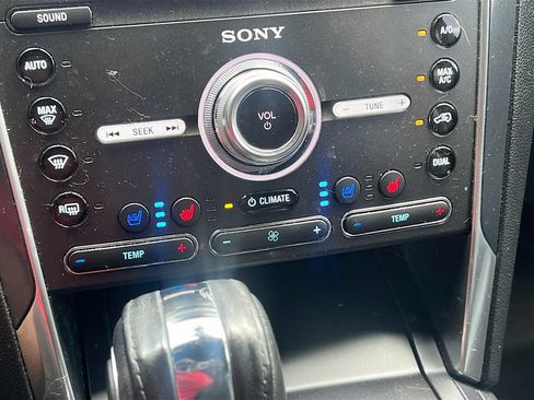 Used 2019 Ford Explorer Limited w/ Ford Safe & Smart Package AWD/4WD image 16