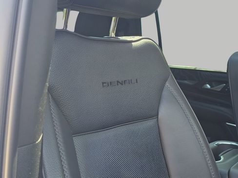 Used 2022 GMC Yukon XL Denali image 16