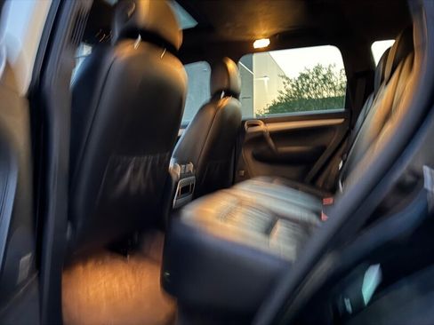 Used 2006 Porsche Cayenne Turbo image 19