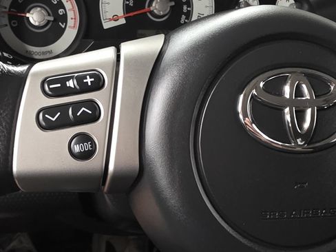 Used 2014 Toyota FJ Cruiser 4WD w/ Upgrade Package image 33