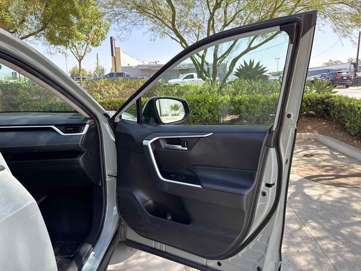 Used 2021 Toyota RAV4 XLE Premium w/ Carpet Mat Package (TMS) FWD image 15