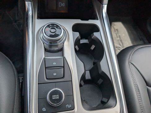 Used 2022 Ford Explorer XLT w/ Equipment Group 202A AWD/4WD image 26