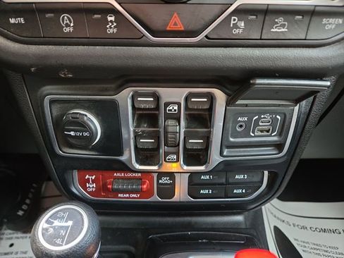 Used 2024 Jeep Gladiator Mojave w/ Technology Group image 26