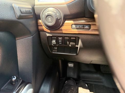 Used 2021 Nissan Titan SL w/ Moonroof Package AWD/4WD image 26