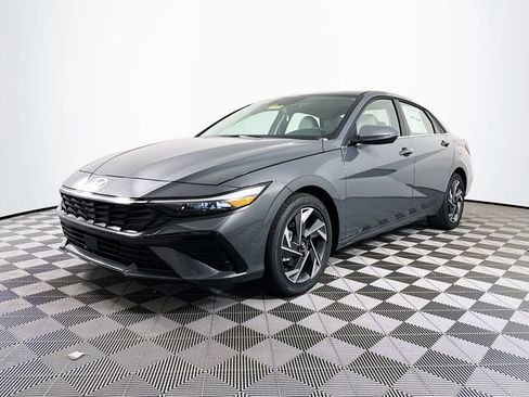 New 2026 Hyundai Elantra Limited FWD image 2