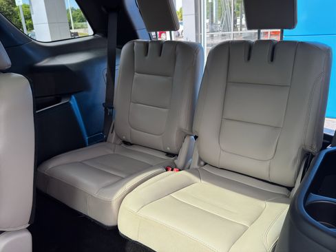 Used 2019 Ford Explorer XLT w/ Equipment Group 202A FWD image 17