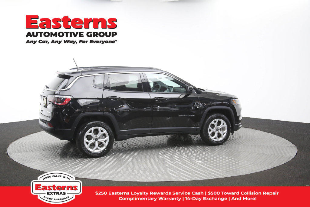 Used 2025 Jeep Compass Latitude w/ Sun & Sound Group AWD/4WD image 47
