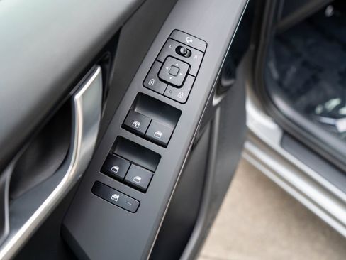Certified 2024 Kia Niro EX Touring FWD image 16