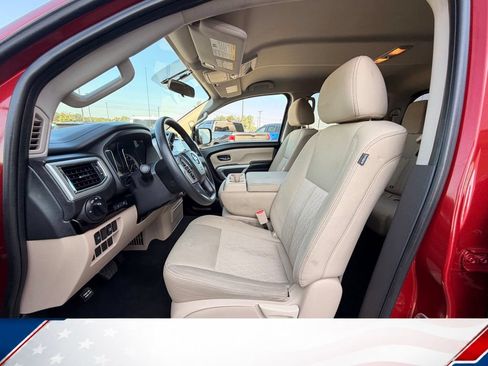 Used 2018 Nissan Titan SV AWD/4WD image 17