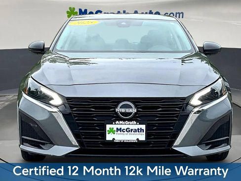 Used 2025 Nissan Altima 2.5 SV FWD image 2