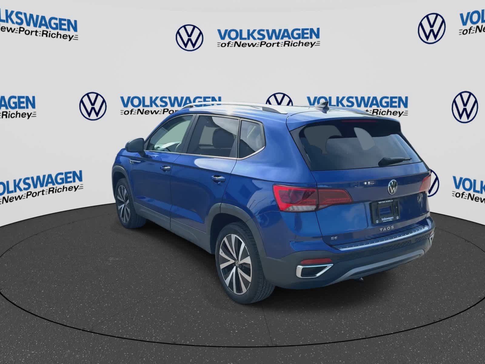 Used 2024 Volkswagen Taos SE FWD image 6