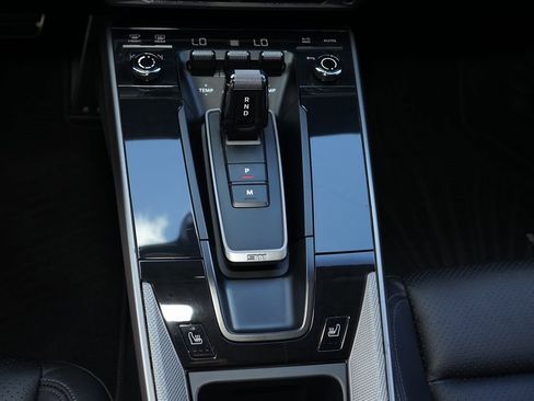 Used 2022 Porsche 911 Carrera image 18