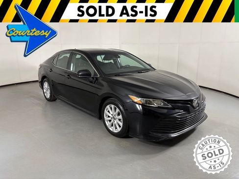 Used 2019 Toyota Camry LE FWD image 1