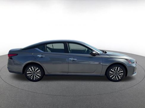 Used 2025 Nissan Altima 2.5 SV image 16