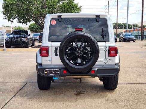 Used 2024 Jeep Wrangler Unlimited Sahara AWD/4WD image 7