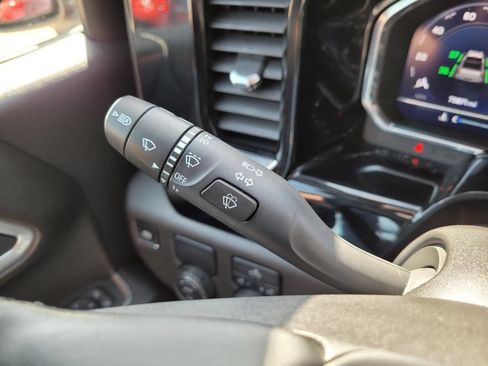 Used 2025 Chevrolet Silverado 1500 LT RWD image 28