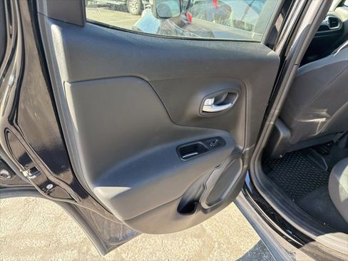 Used 2023 Jeep Renegade Latitude image 26