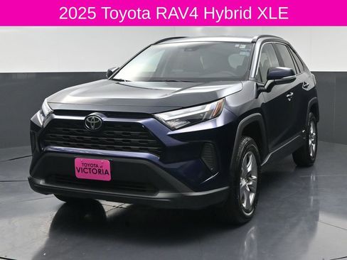 Used 2025 Toyota RAV4 XLE AWD/4WD image 2