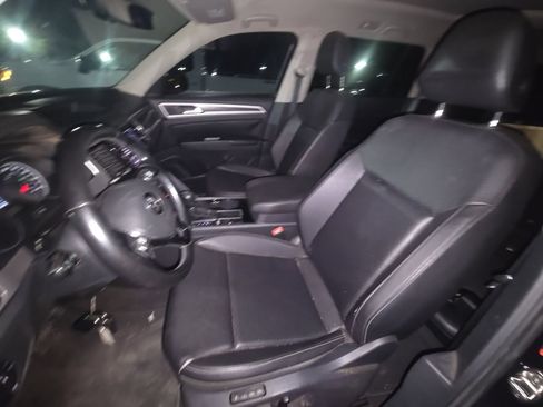 Used 2018 Volkswagen Atlas SEL FWD image 4