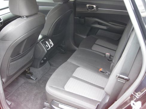 Used 2021 Kia Sorento LX FWD image 22