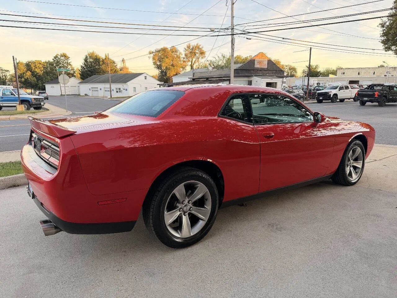 Used 2019 Dodge Challenger SXT RWD image 5