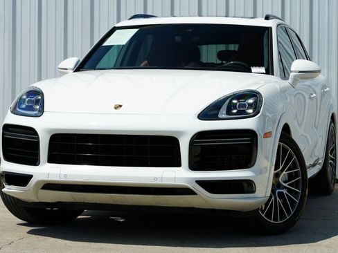 Used 2020 Porsche Cayenne Turbo image 3