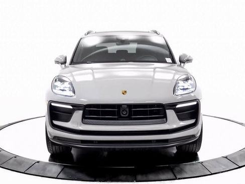 Certified 2025 Porsche Macan image 10