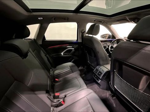 Used 2025 Audi Q5 Premium w/ Convenience Package image 28