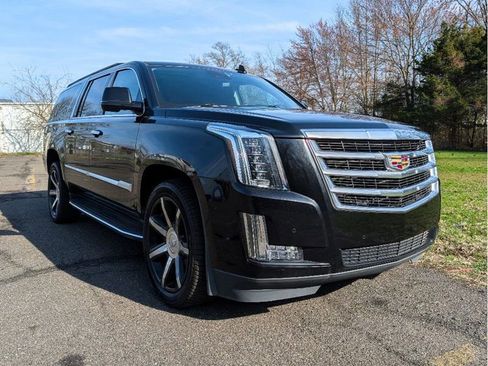 Used 2020 Cadillac Escalade ESV Luxury AWD/4WD image 3