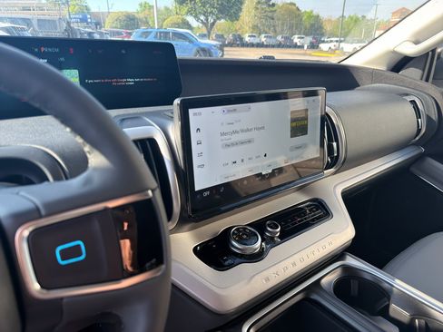 New 2026 Ford Expedition Active RWD image 11