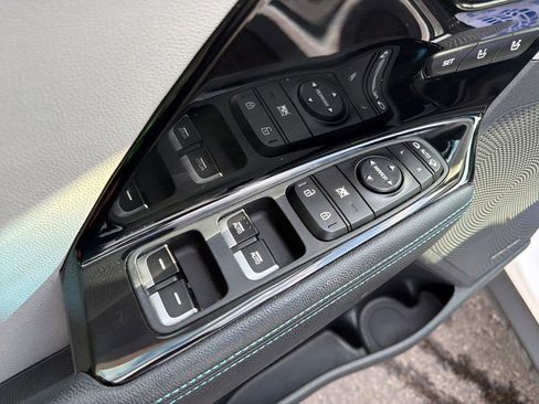 Used 2022 Kia Niro EX Premium image 13