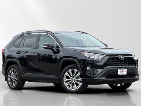 Used 2021 Toyota RAV4 XLE Premium image 1