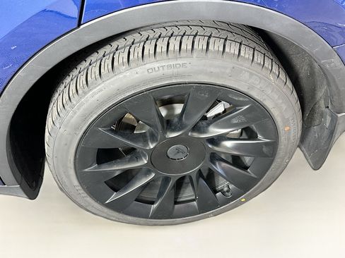Used 2021 Tesla Model Y Long Range AWD/4WD image 11