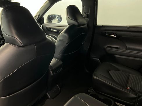 Used 2023 Toyota Highlander XSE FWD image 20
