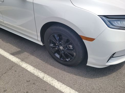 Used 2024 Honda Odyssey Sport image 4