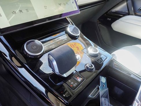 Used 2023 Land Rover Range Rover Sport SE image 24