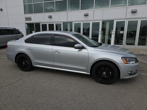 Used 2014 Volkswagen Passat TDI SEL Premium FWD image 2