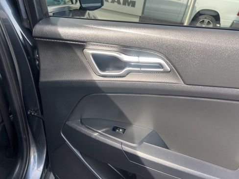 Used 2025 Kia Sportage LX image 31