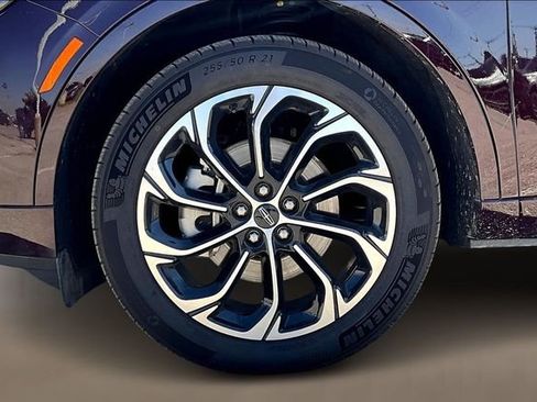 Used 2025 Lincoln Nautilus Reserve AWD/4WD image 8