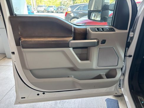 Used 2019 Ford F250 Limited image 6
