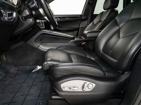Used 2020 Porsche Macan S image 16