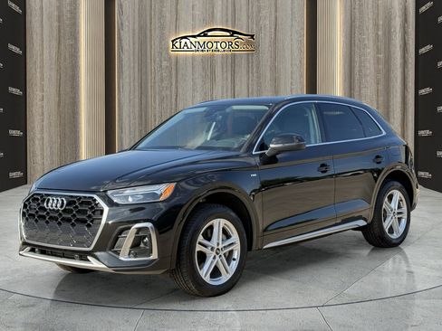 Used 2024 Audi Q5 e Premium w/ Convenience Package image 4