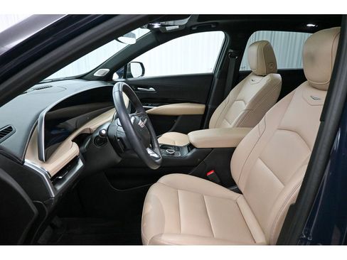 Certified 2024 Cadillac XT4 Luxury w/ Cold Weather Package image 10