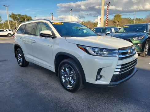 Used 2019 Toyota Highlander Limited image 2