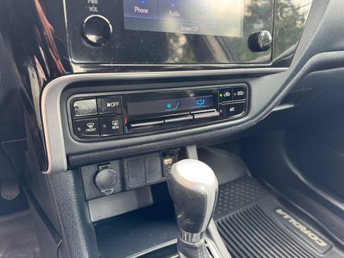 Used 2018 Toyota Corolla FWD image 24